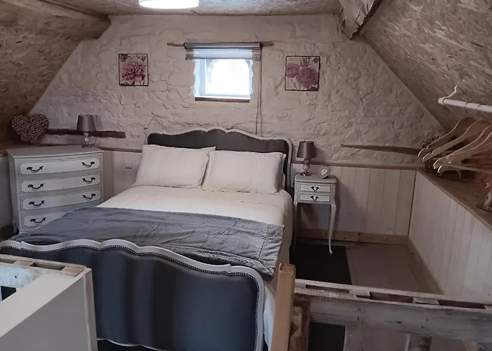 Petit Maison * Saint-Aubin-Fosse-Louvain